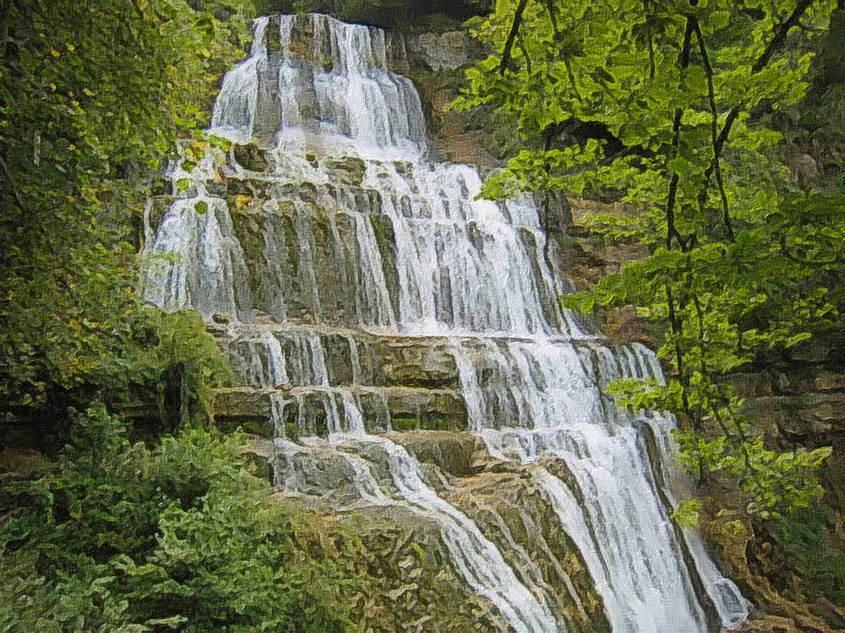 Ein Bild, das Baum, Natur, Wasserfall, Wasser enthält.

Automatisch generierte Beschreibung